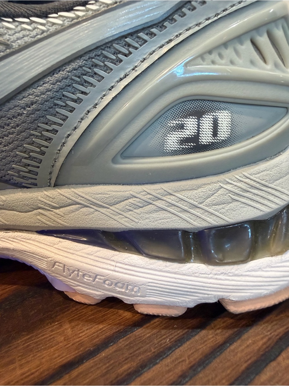 ASICS Women's GEL-Nimbus 20 running shoes in Mid Grey / Seashell Pink Colorway - Picture 2 of 8